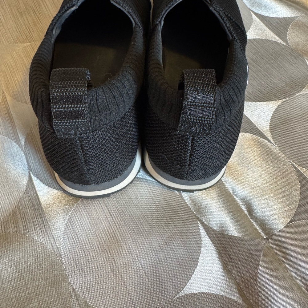 Toms Black Knit Slip-On Athletic Shoes - Picture 4 of 4